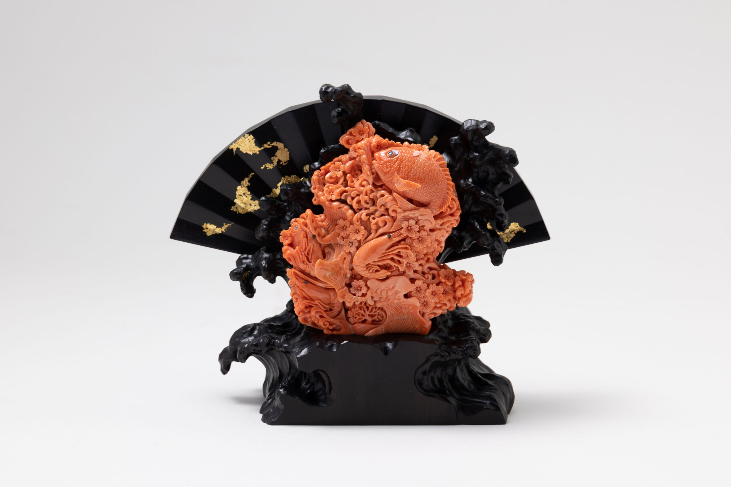 【希少・特注品】SAGO × 照喜名工房 三線　本蛇皮・赤珊瑚風クイ・染色革胴巻 dc893e0dfb68b7e12976fb03501542